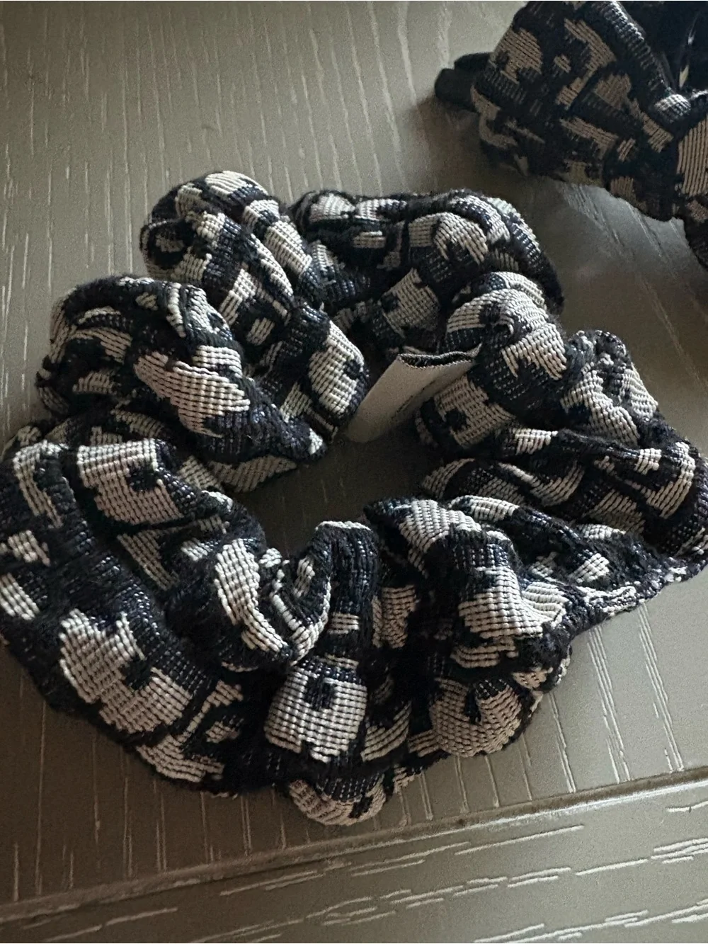 FaSHION Set of 2 Black & Cream Printed accessories